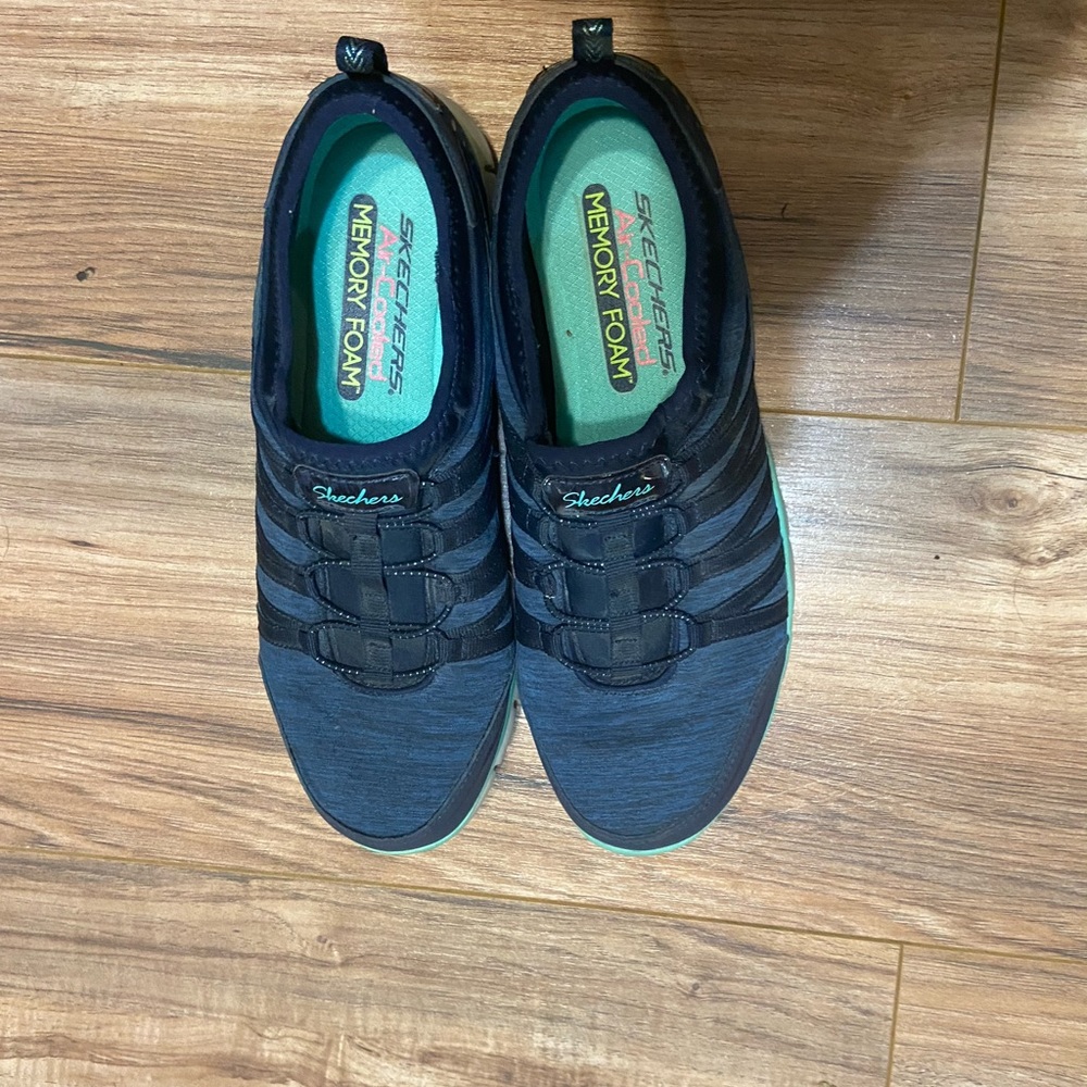 Skechers tennis shoes